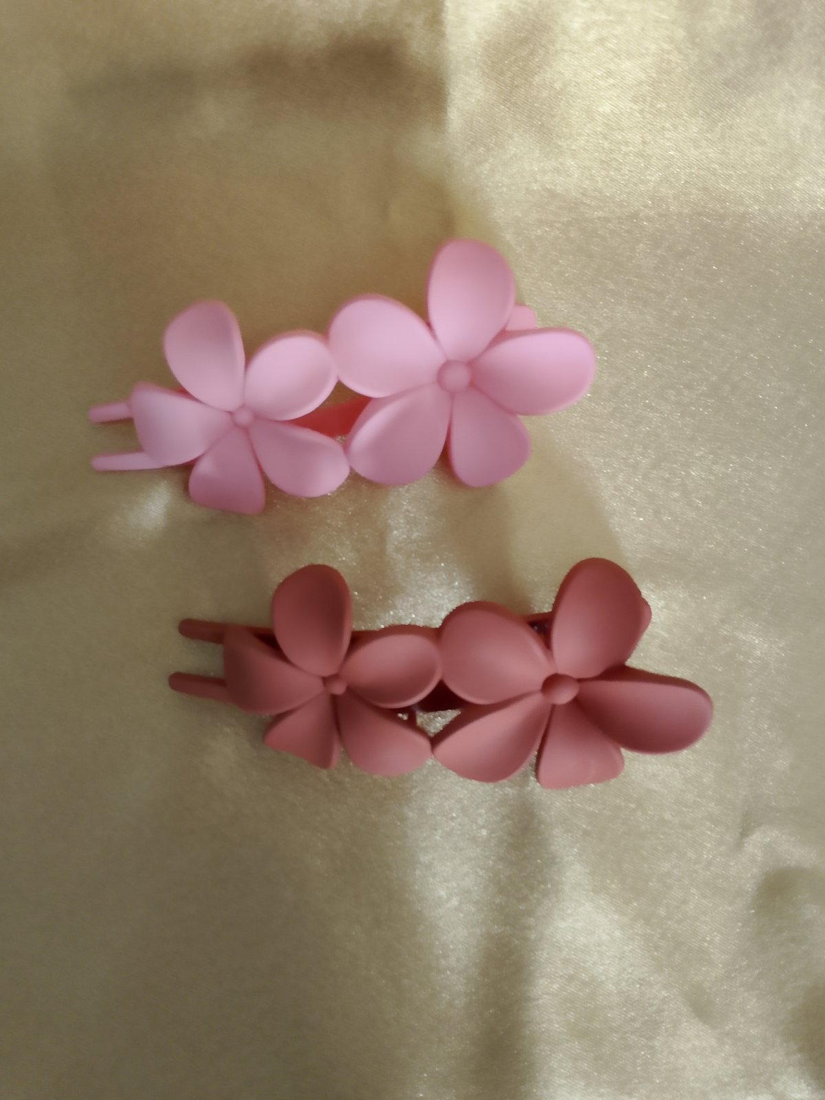 2 korean claw clips